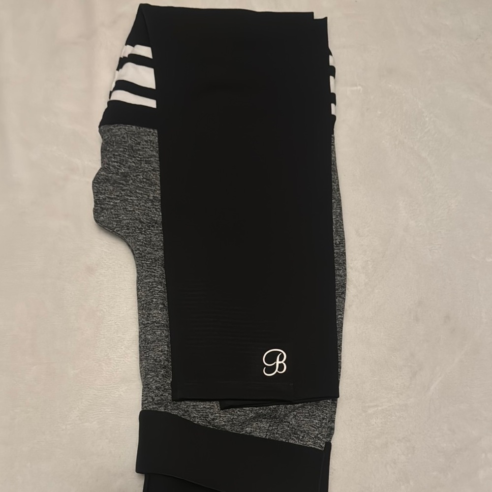Bombshell Black and Gray Leggings - Picture 5 of 5